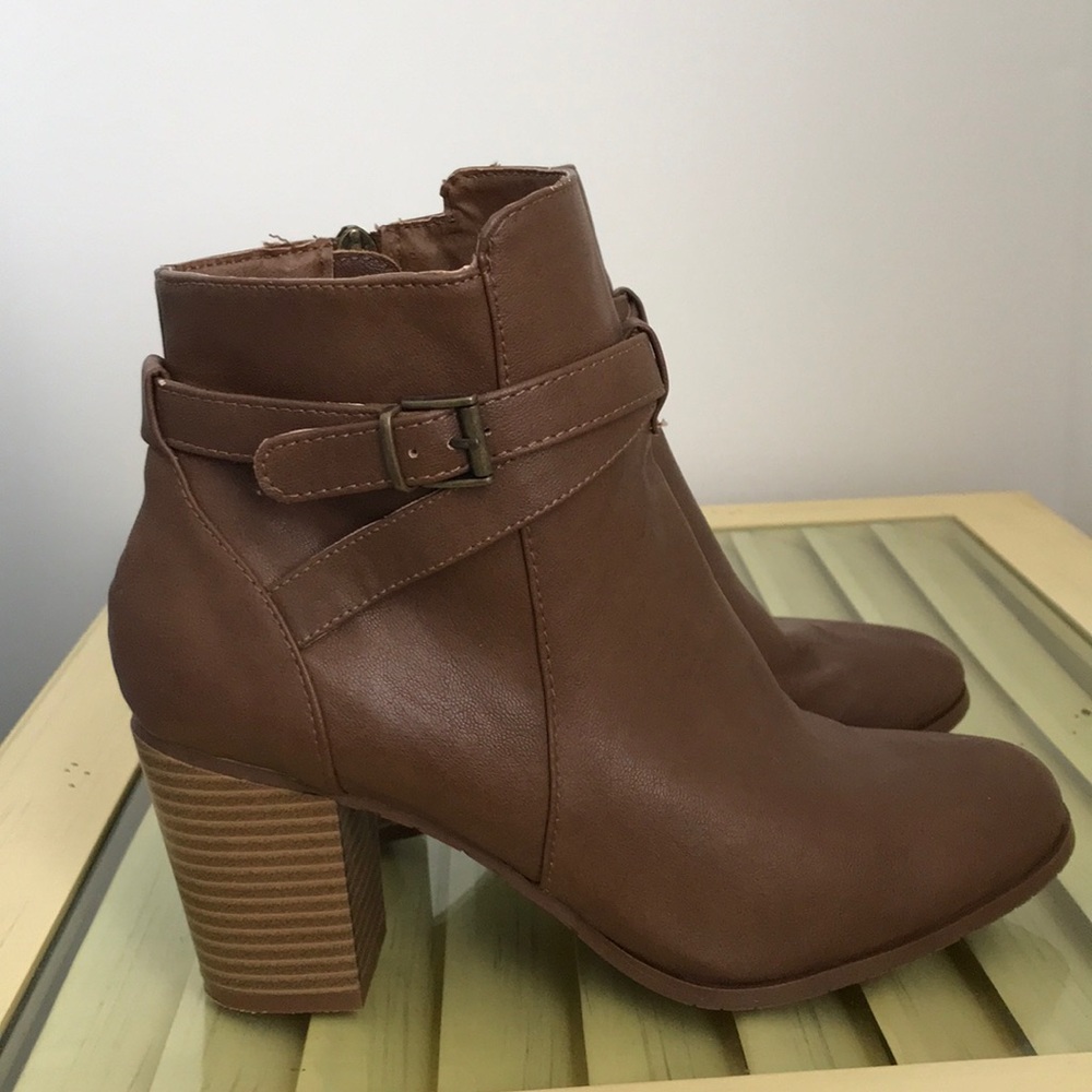 Kenneth Cole Reaction tan leather boots